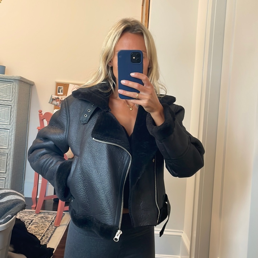 Leather jacket with fur details XS (Swedish brand)